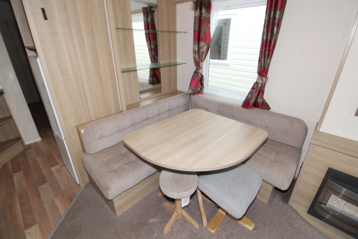 dining area in the 2011 Atlas Chorus