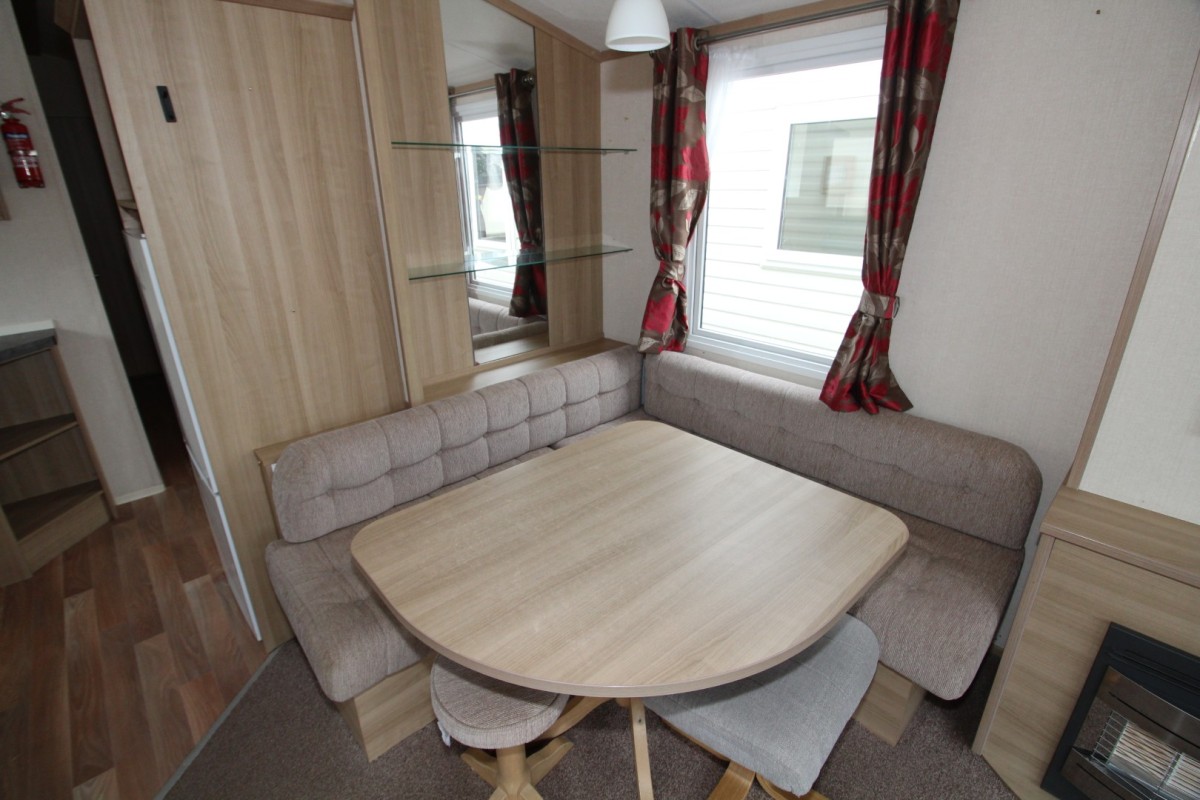 dining area in the 2011 Atlas Chorus