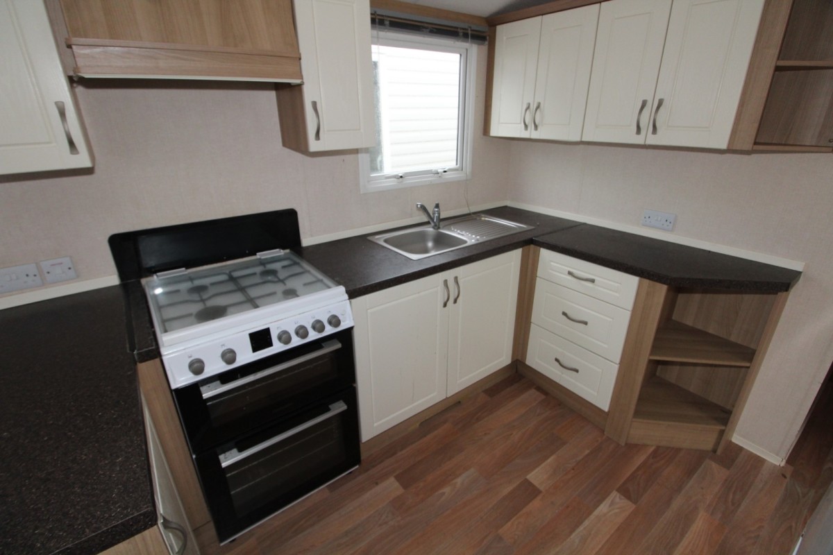 kitchen with oven in the 2011 Atlas Chorus