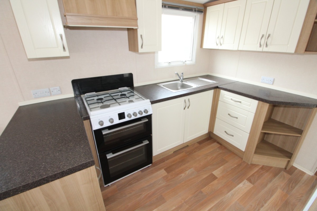 kitchen with oven in the 2011 Atlas Chorus