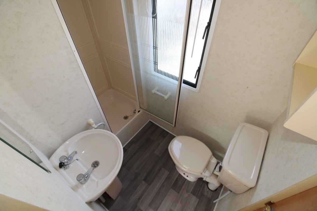 2006 Atlas Sahara family shower room