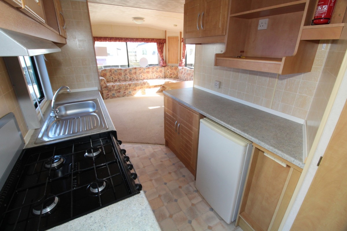 kitchen to lounge in the 2006 Atlas Sahara 