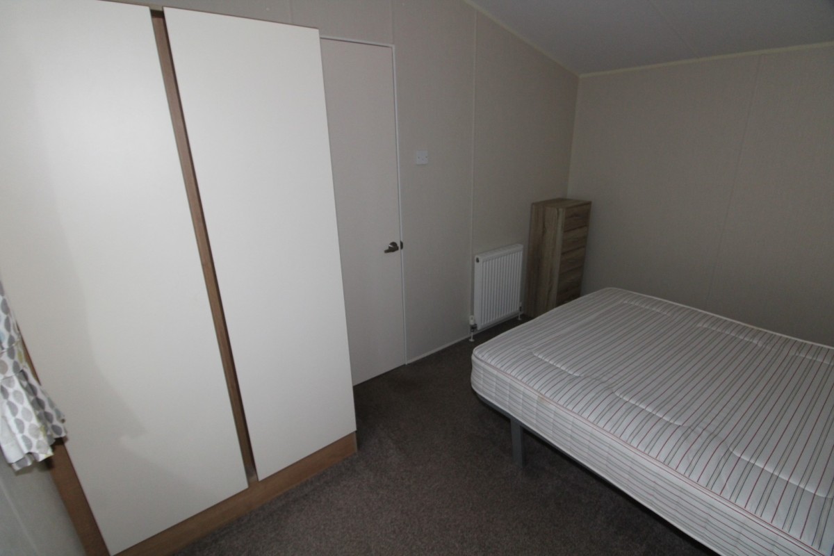 large double bedrooom with full size wardrobes in the 2017 Willerby Etchingham