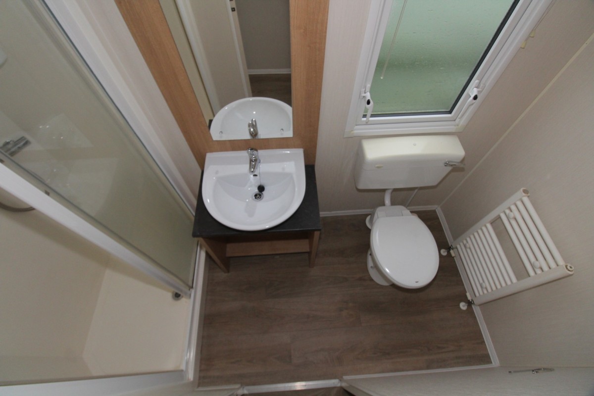 2017 Willerby Etchingham family shower room