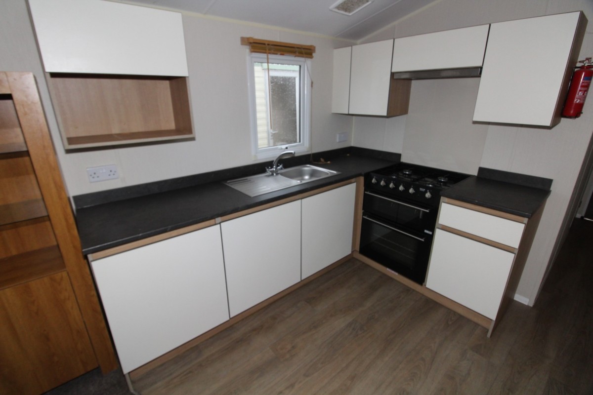 black and white kitchen units in the 2017 Willerby Etchingham