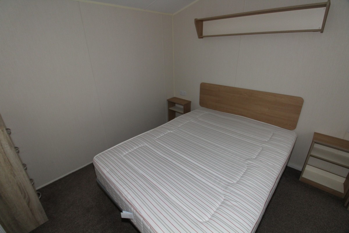 2017 Willerby Etchingham master double bedroom