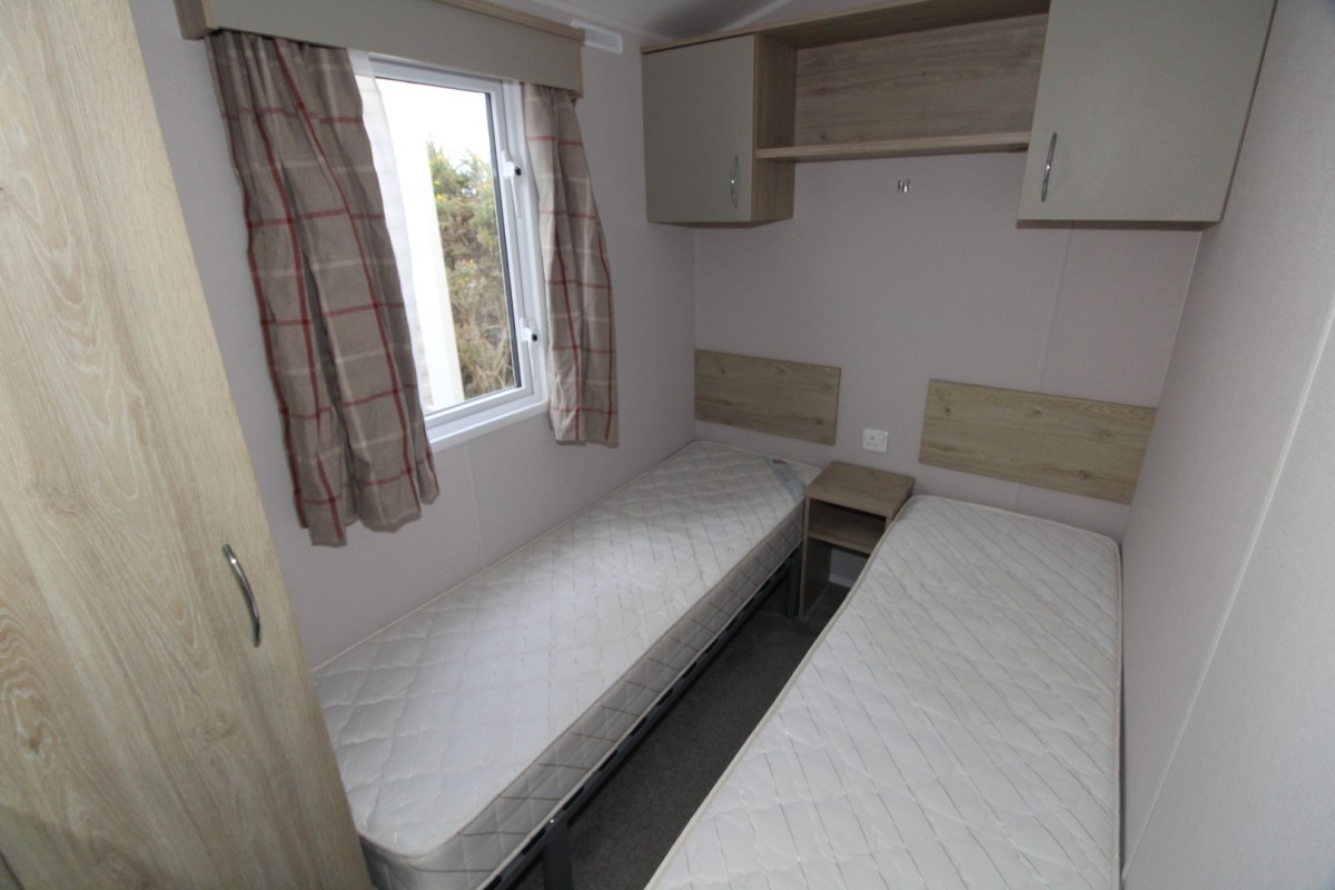 third bedroom with twin beds in the 2021 Atlas Mirage