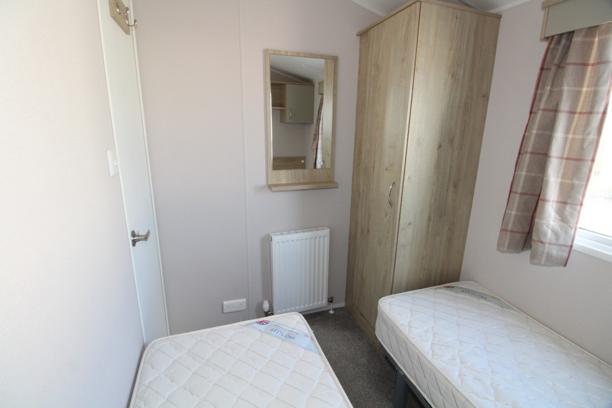 twin beds in the third bedroom in the 2021 Atlas Mirage 