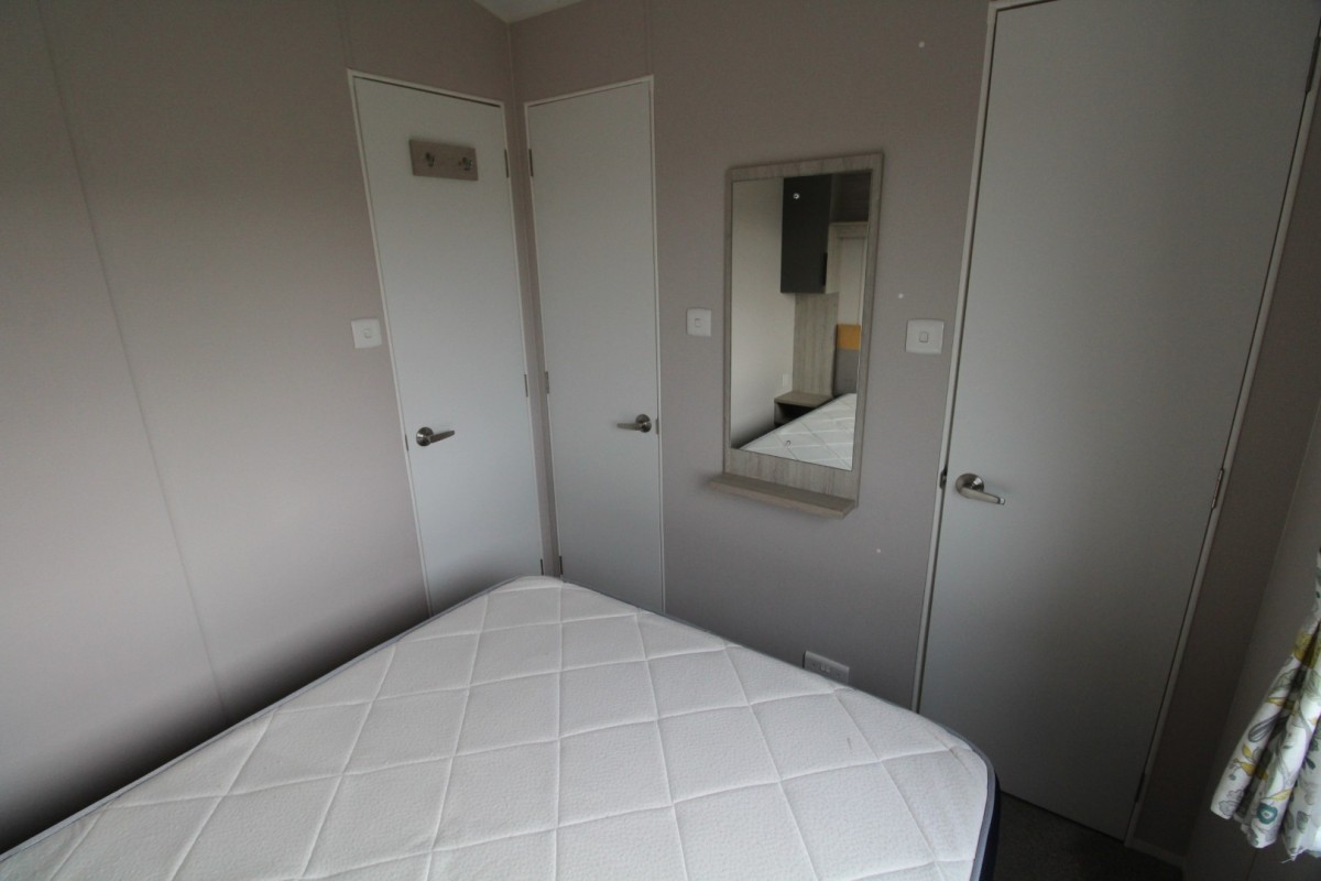 double bed with mirror in the 2021 Atlas Amethyst