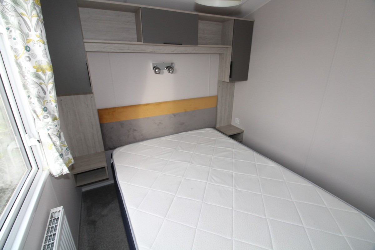 double bed with headboard in the 2021 Atlas Amethyst