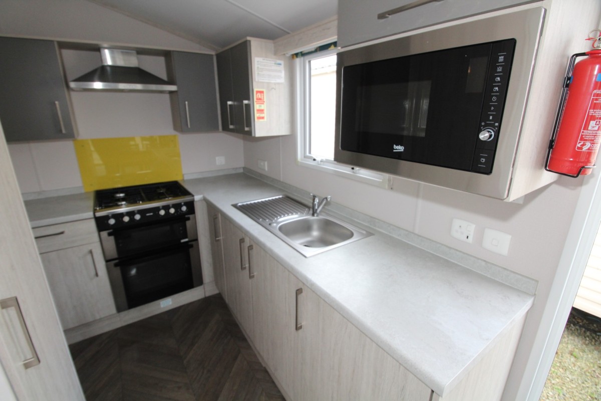 modern kitchen in the 2021 Atlas Amethyst