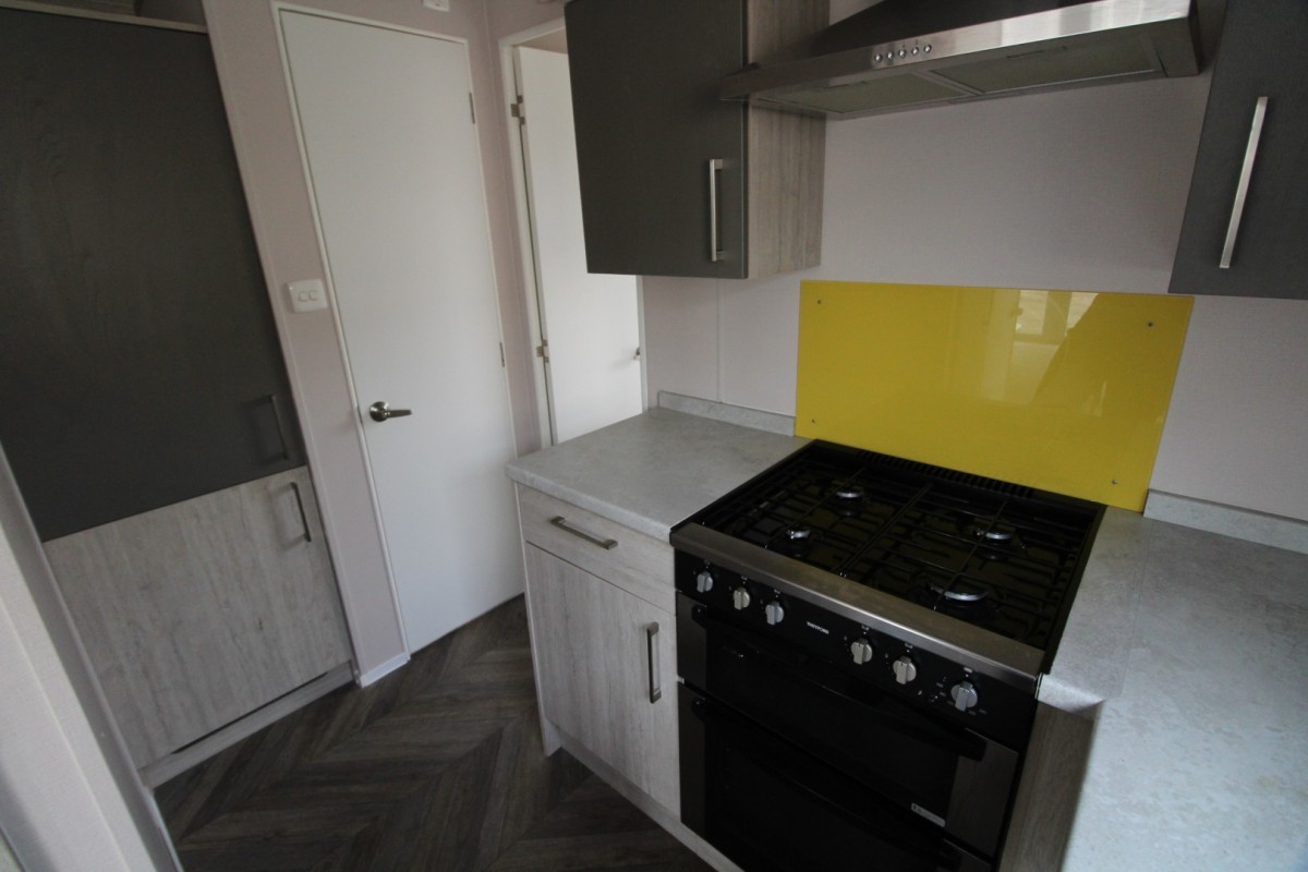 oven by door in the 2021 Atlas Amethyst