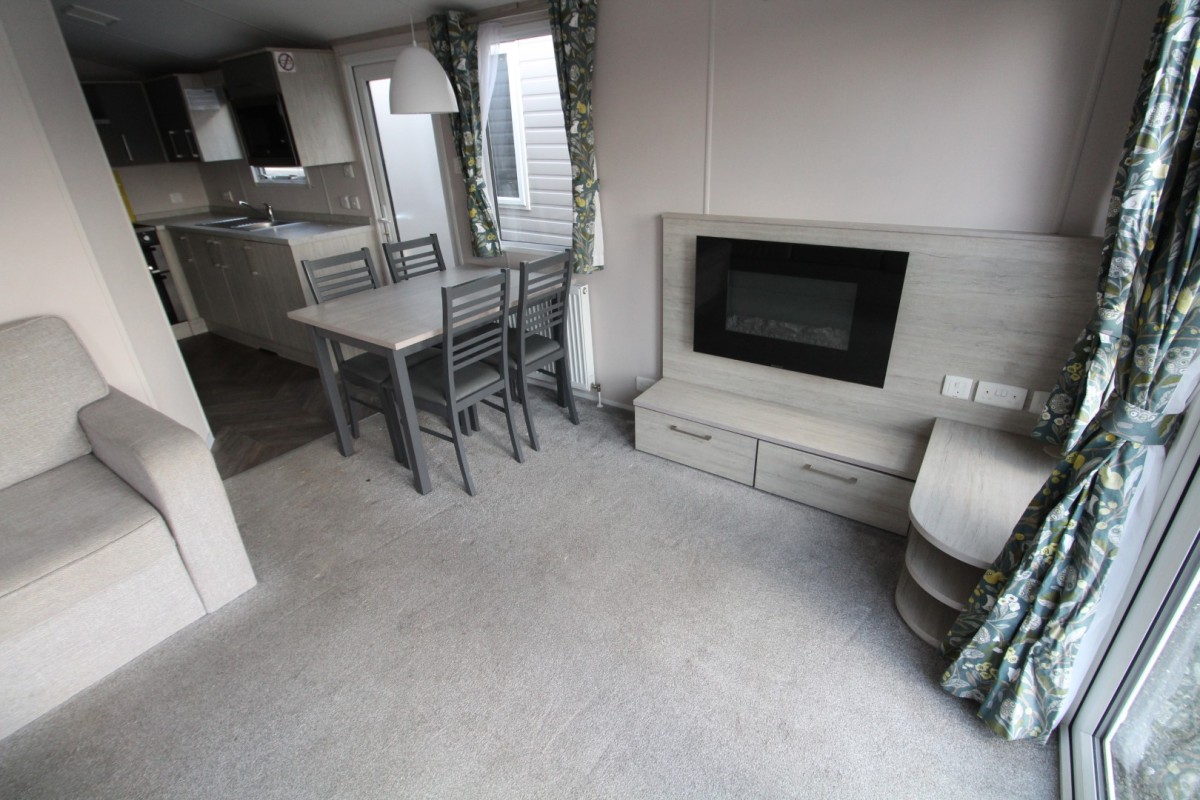 2021 Atlas Amethyst lounge to dining area