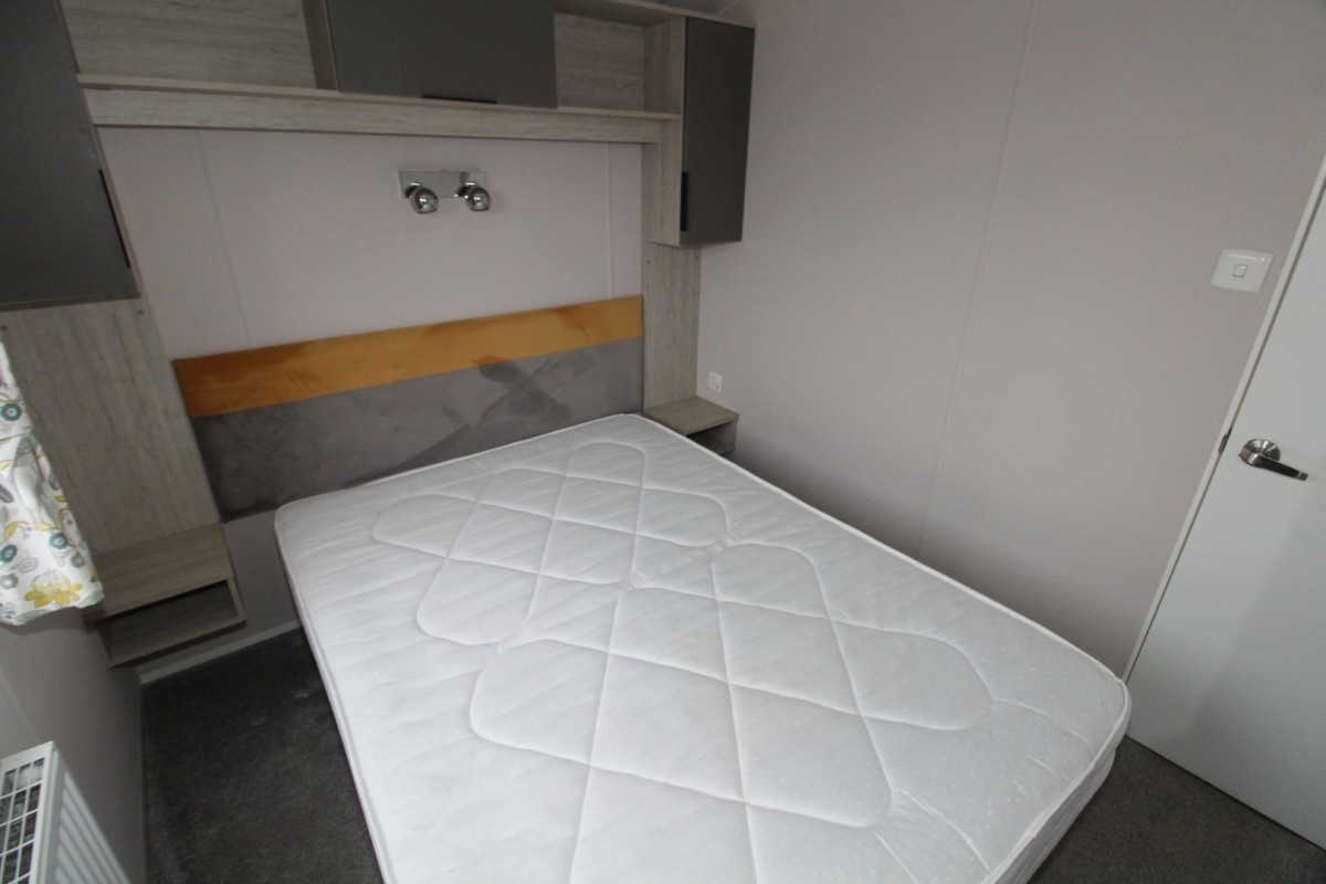 double bed with headboard in the 2021 Atlas Amethyst