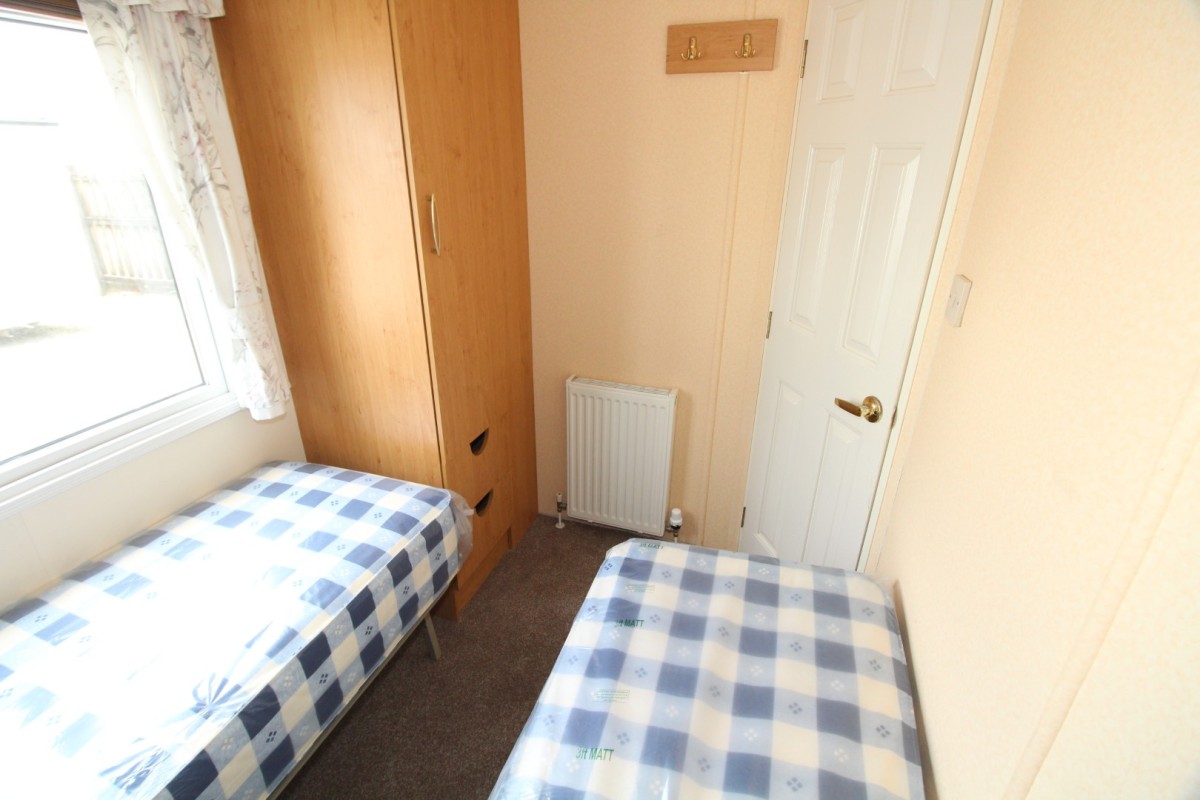 third bedroom with twin beds