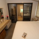 double bedroom to en-suite bathroom in the 2023 Atlas Oakwood Lodge 